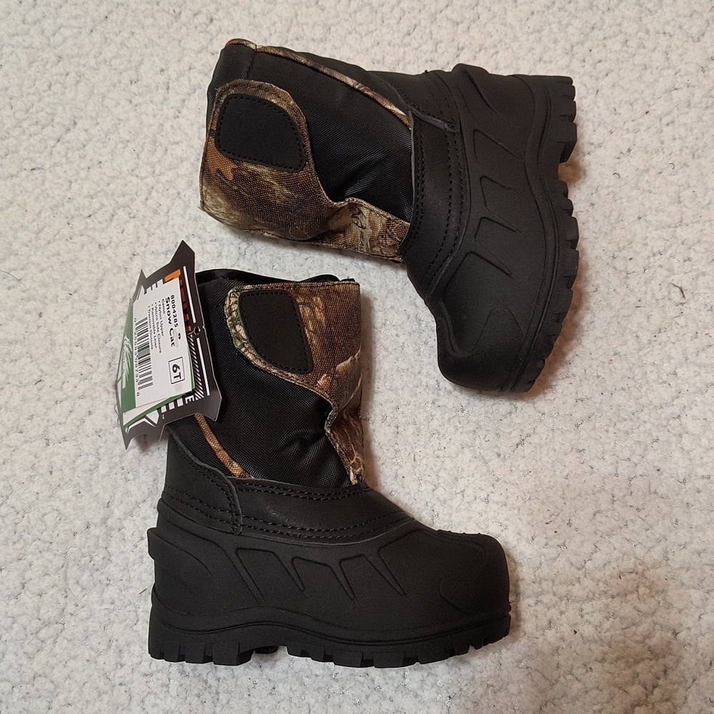 NWT Child's Camo/Black Itasca Snow Cat Winter Boots Size 6T